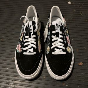 Brand New Adidas Sneakera